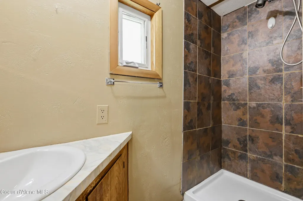 30120 N 1st Street Athol ID 83801