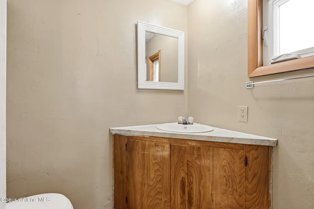 30120 N 1st Street Athol ID 83801