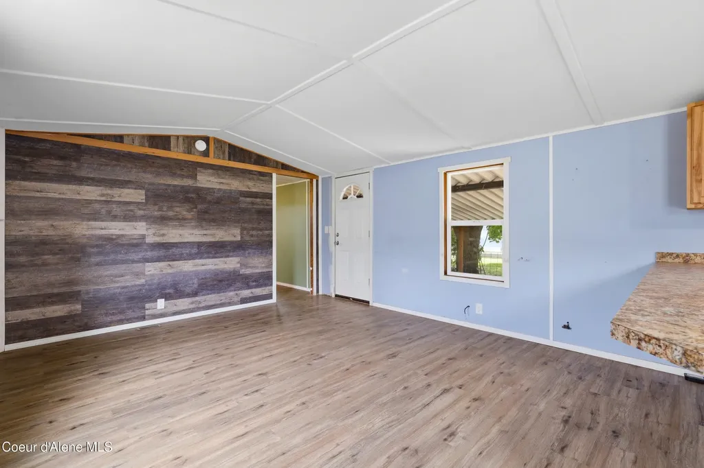 30120 N 1st Street Athol ID 83801