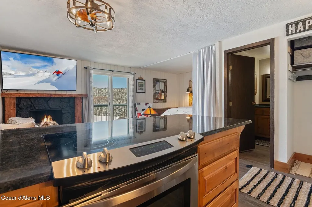 515 Northwest Passage Sandpoint ID 83864