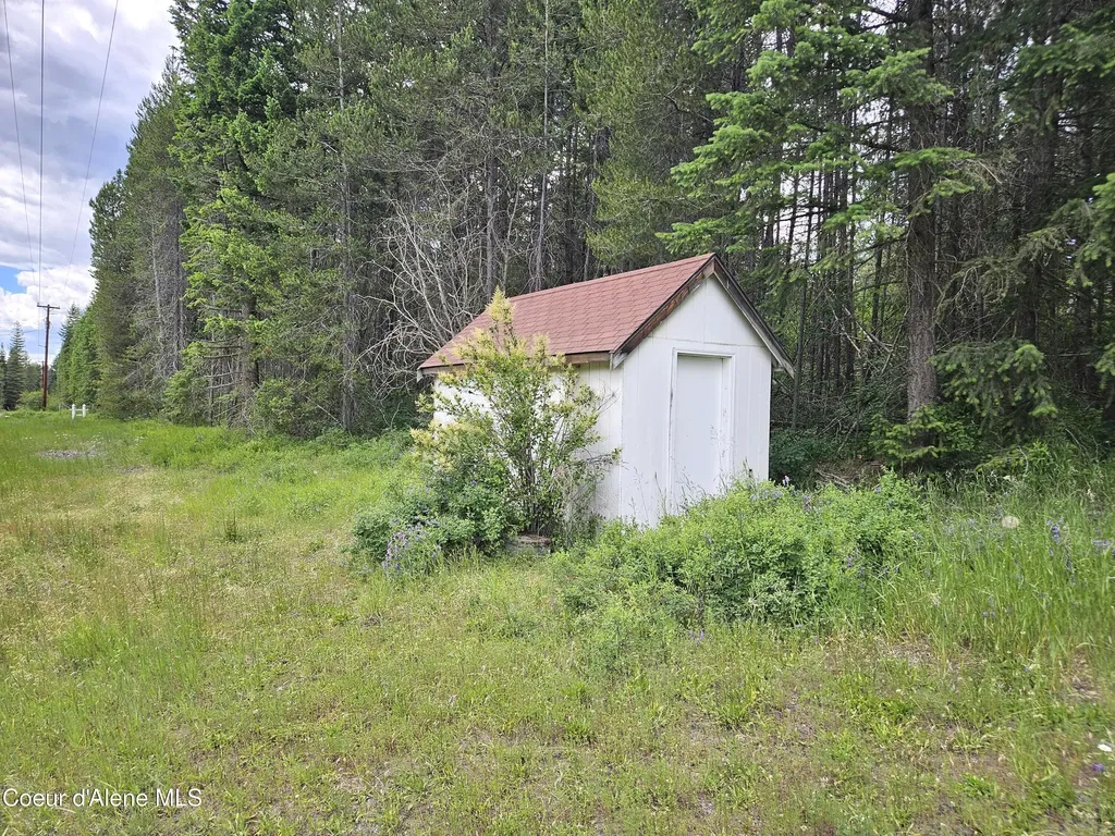 7248 E Honeysuckle Road Athol ID 83801