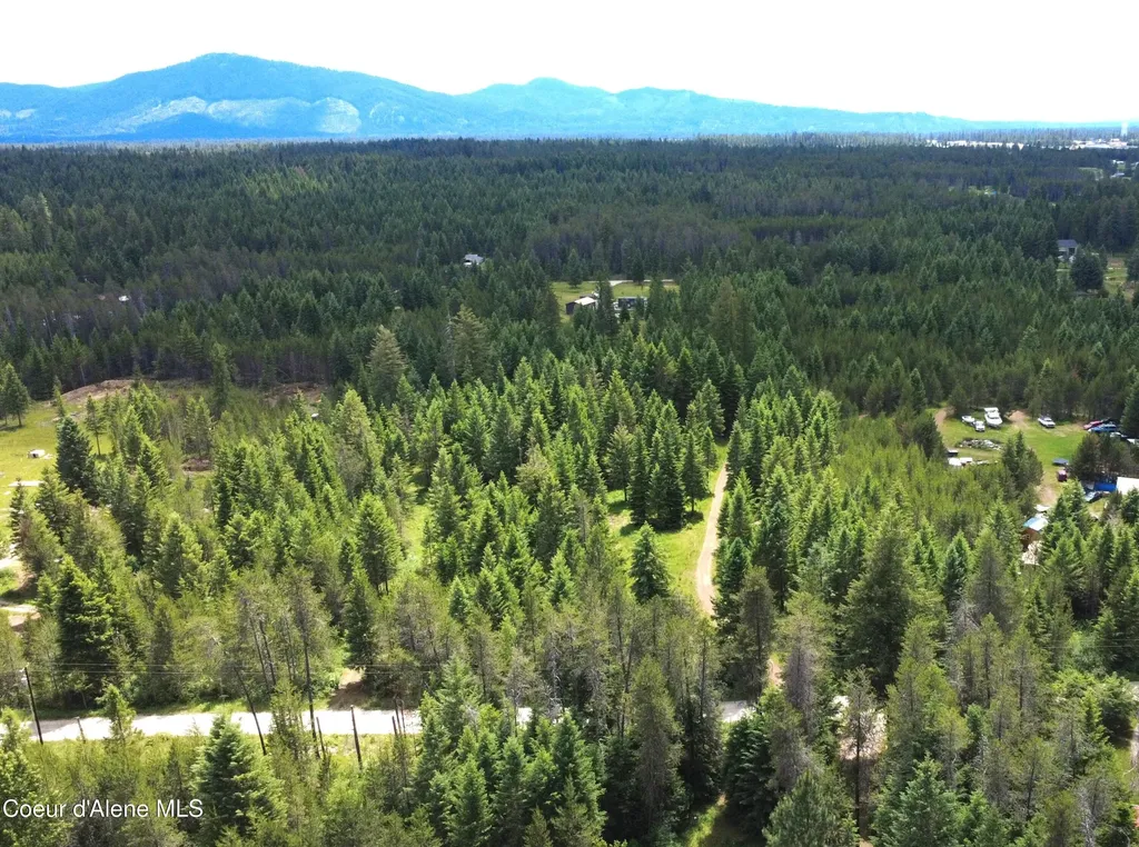 7248 E Honeysuckle Road Athol ID 83801