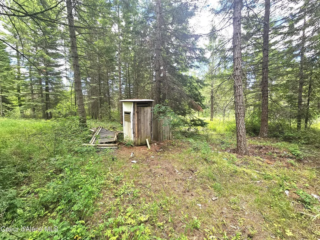 7248 E Honeysuckle Road Athol ID 83801