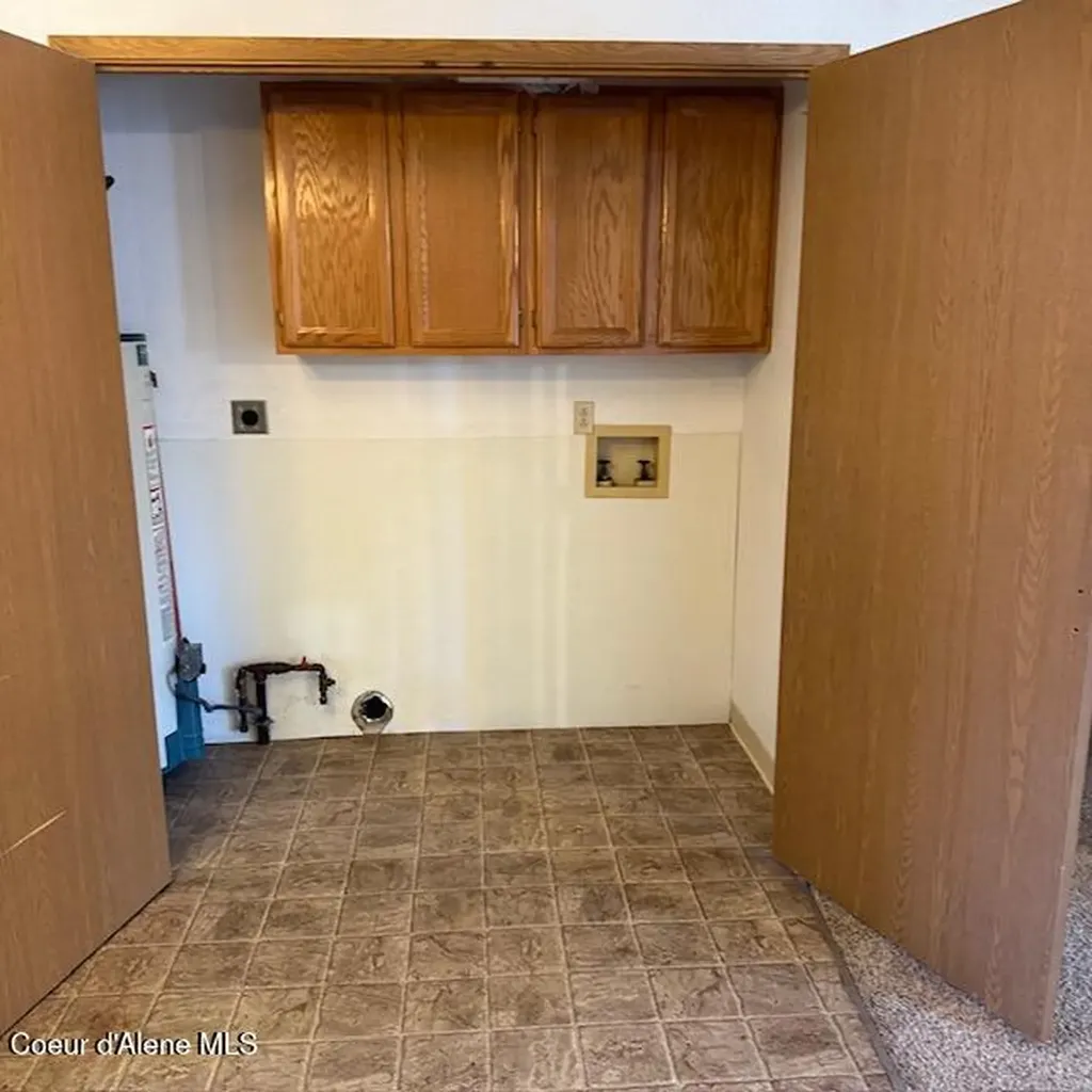6075 E Bertsch Avenue Athol ID 83801