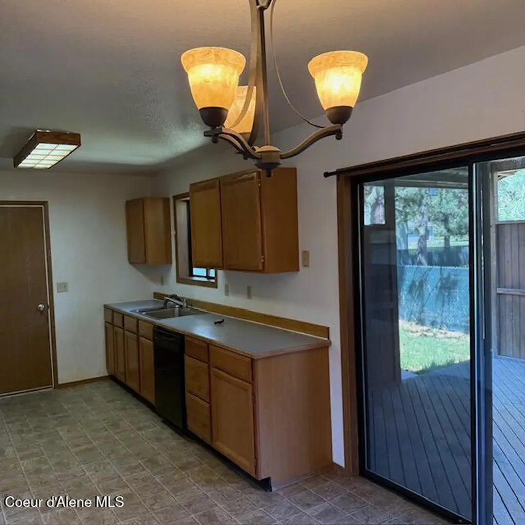 6075 E Bertsch Avenue Athol ID 83801
