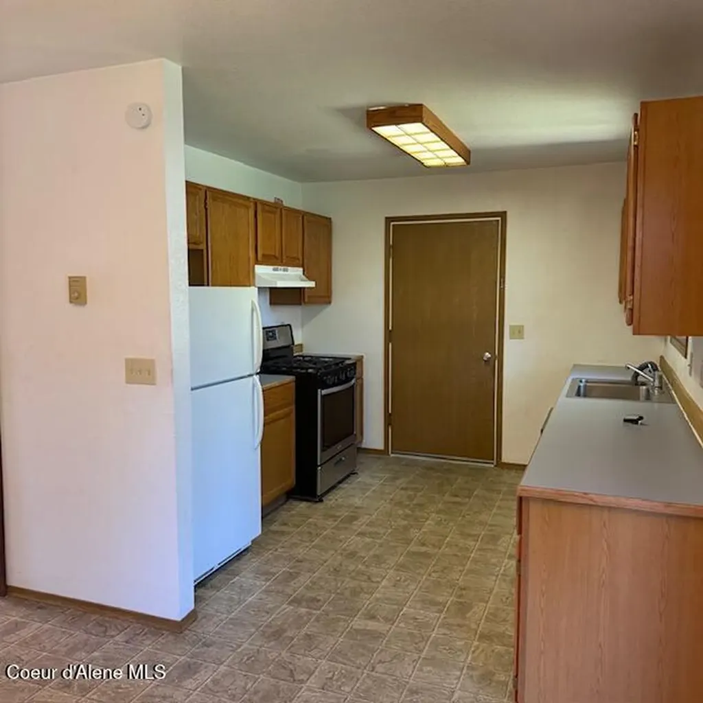 6075 E Bertsch Avenue Athol ID 83801