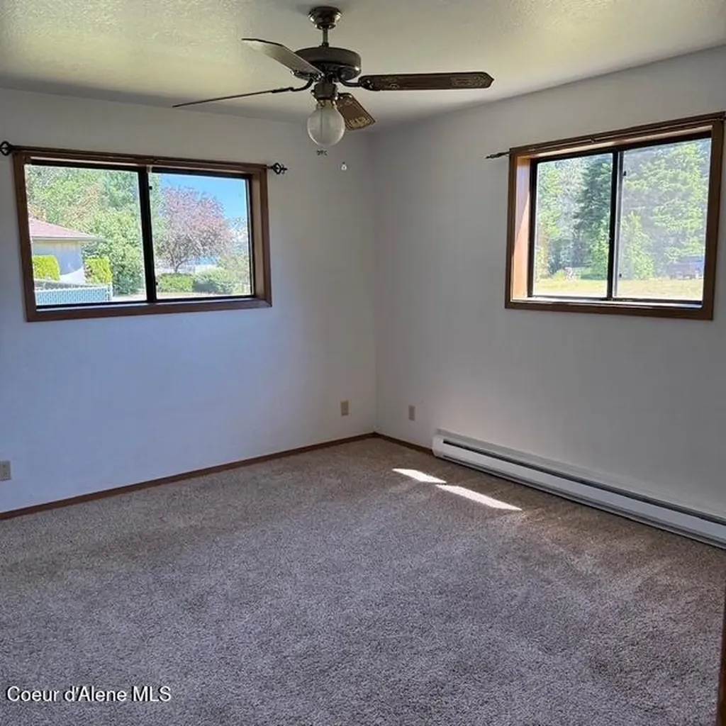 6075 E Bertsch Avenue Athol ID 83801
