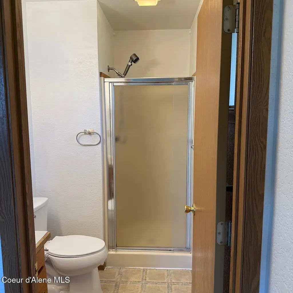 6075 E Bertsch Avenue Athol ID 83801