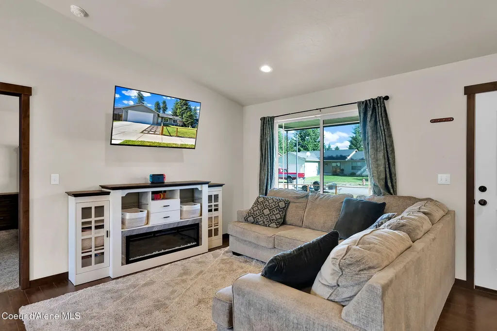 5802 W Joss Lane Spirit Lake ID 83869