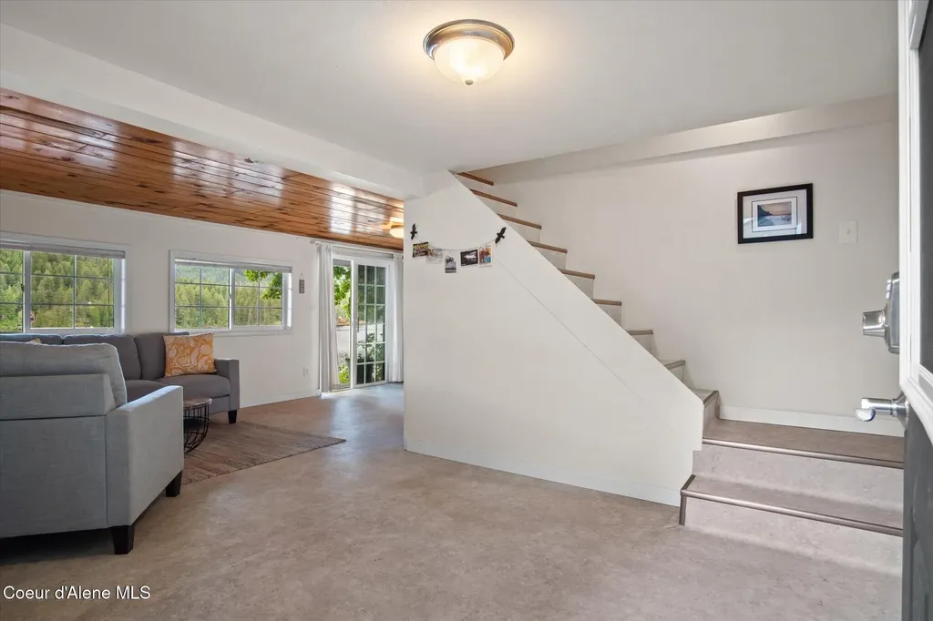 5860 W Freeman Road Rathdrum ID 83858