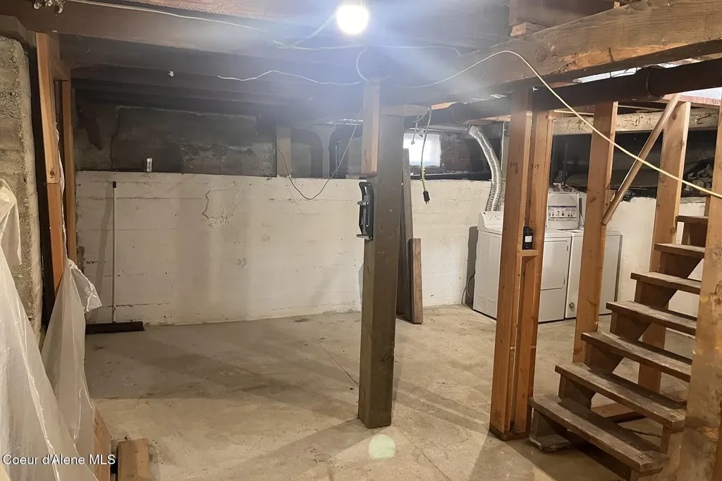 525 Big Hill Road Hope ID 83836