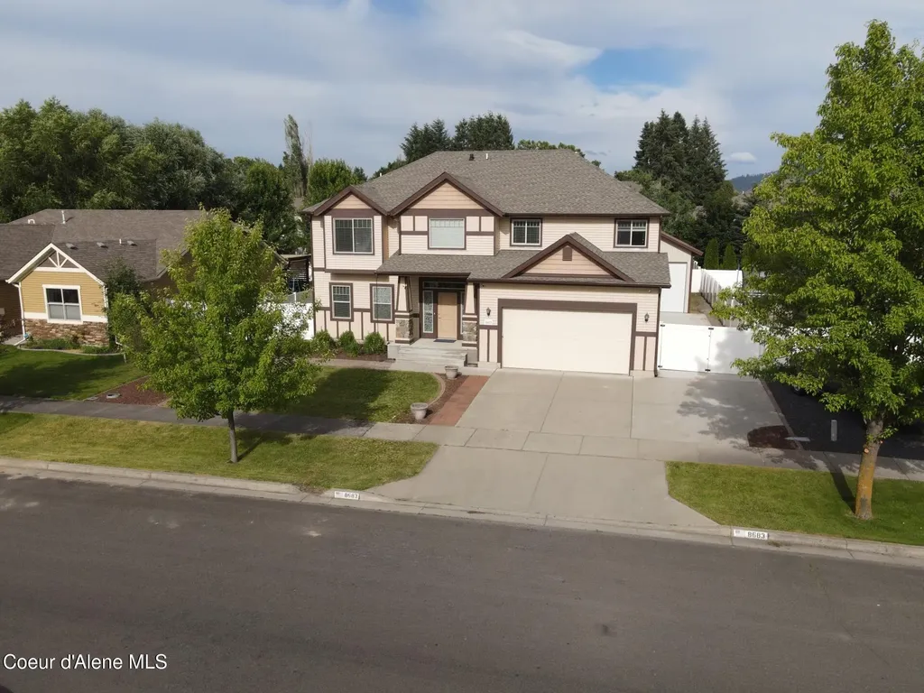 8683 N Salmonberry Loop Hayden ID 83835