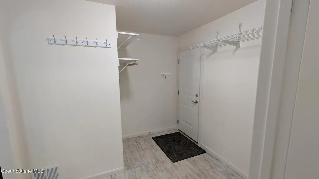 8683 N Salmonberry Loop Hayden ID 83835