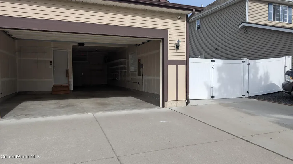 8683 N Salmonberry Loop Hayden ID 83835