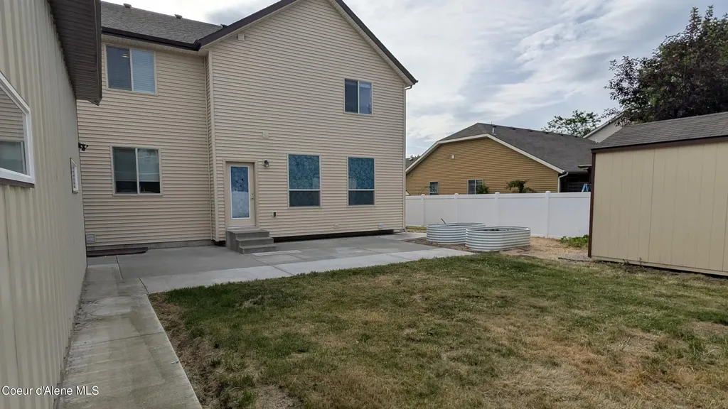 8683 N Salmonberry Loop Hayden ID 83835