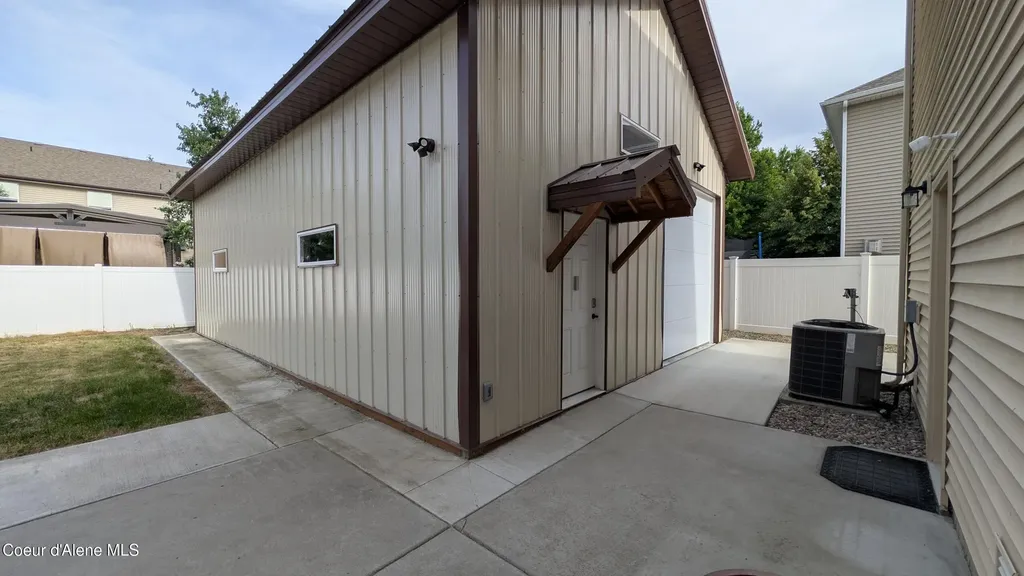 8683 N Salmonberry Loop Hayden ID 83835