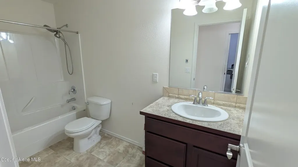 8683 N Salmonberry Loop Hayden ID 83835