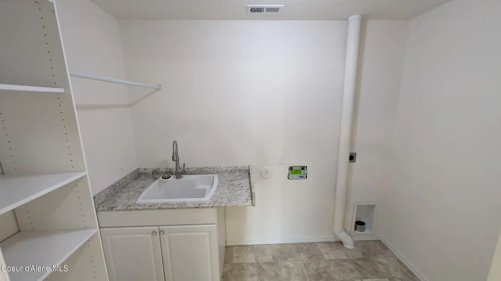8683 N Salmonberry Loop Hayden ID 83835