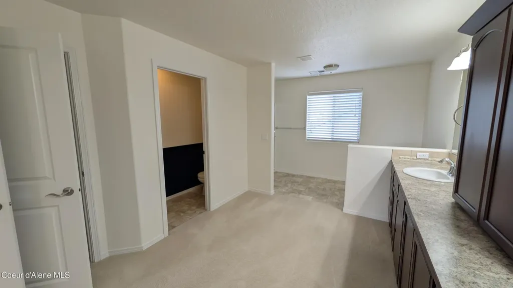 8683 N Salmonberry Loop Hayden ID 83835