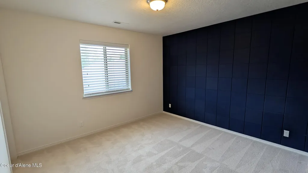 8683 N Salmonberry Loop Hayden ID 83835