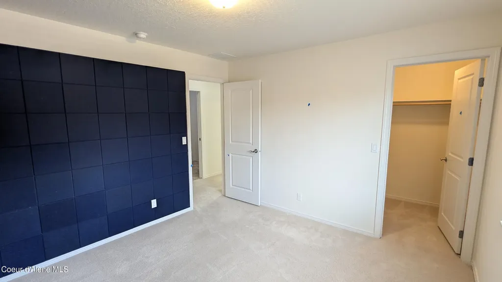 8683 N Salmonberry Loop Hayden ID 83835