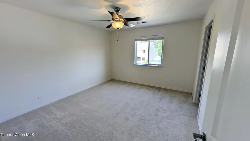 8683 N Salmonberry Loop Hayden ID 83835