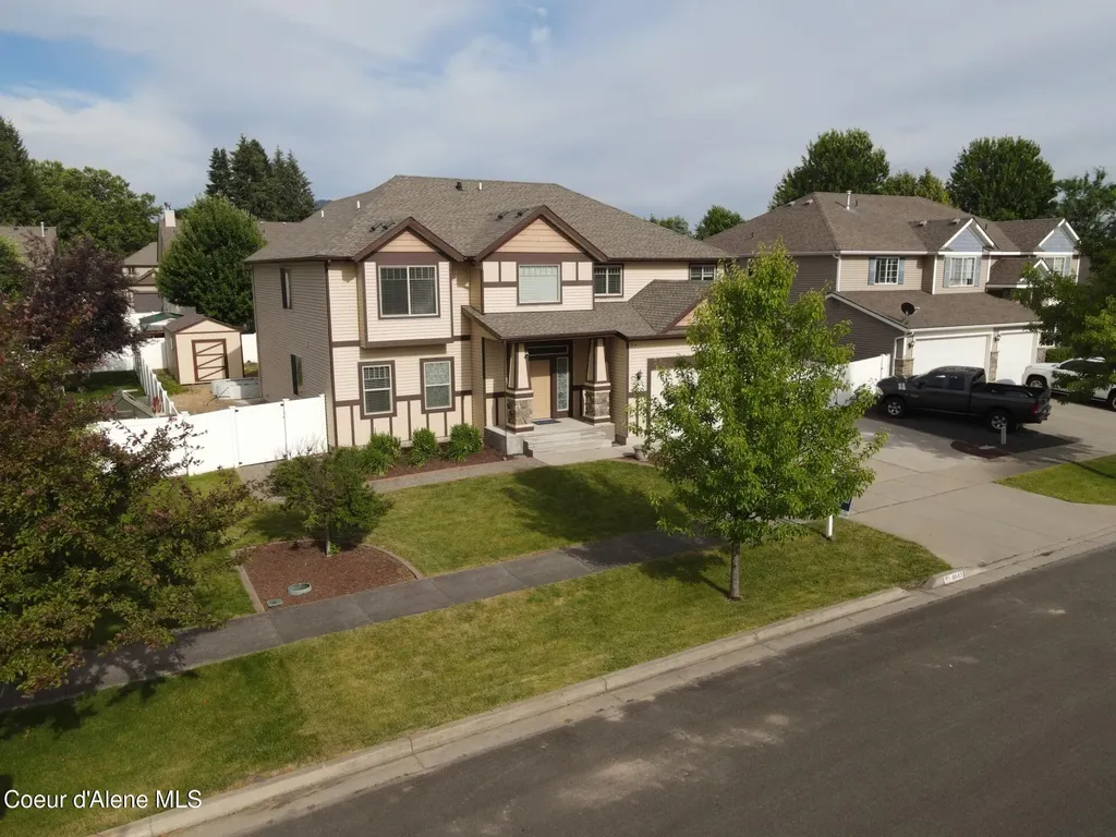 8683 N Salmonberry Loop Hayden ID 83835
