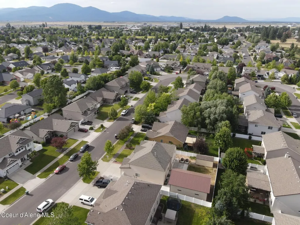8683 N Salmonberry Loop Hayden ID 83835