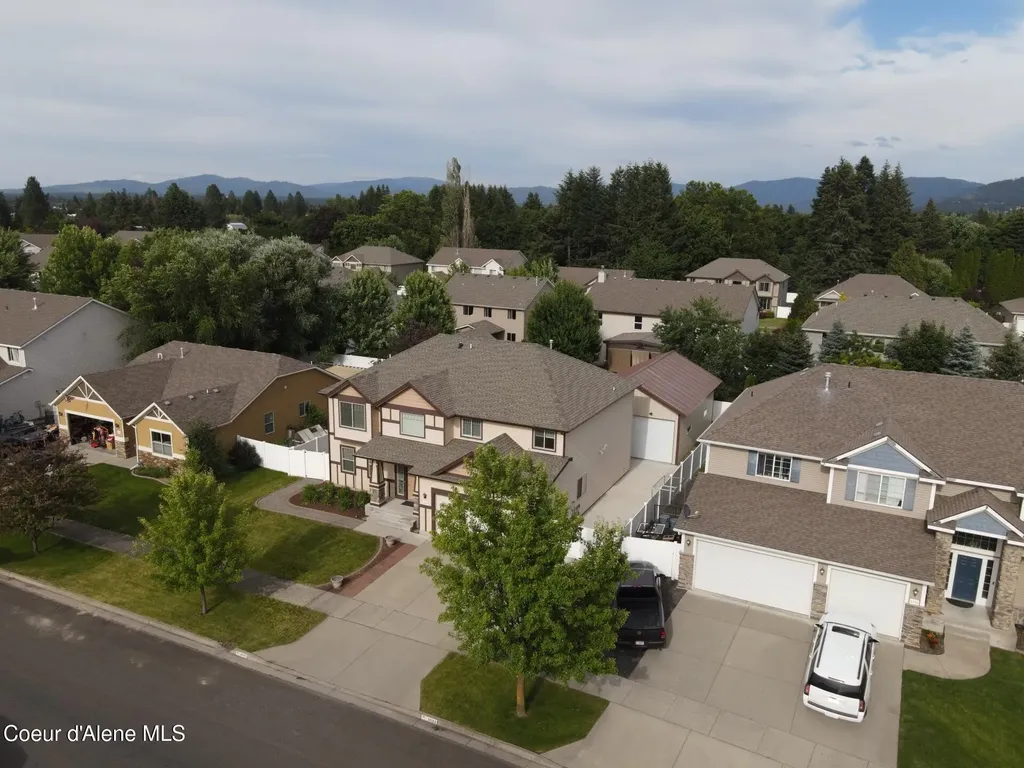 8683 N Salmonberry Loop Hayden ID 83835