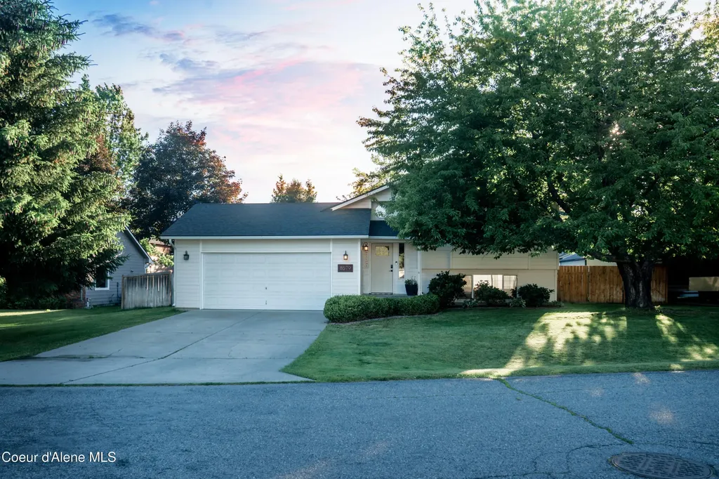 8579 N Cloverleaf Drive Hayden ID 83835