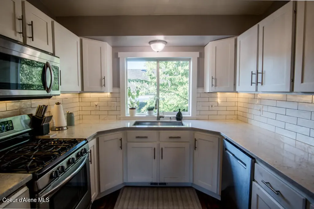 8579 N Cloverleaf Drive Hayden ID 83835