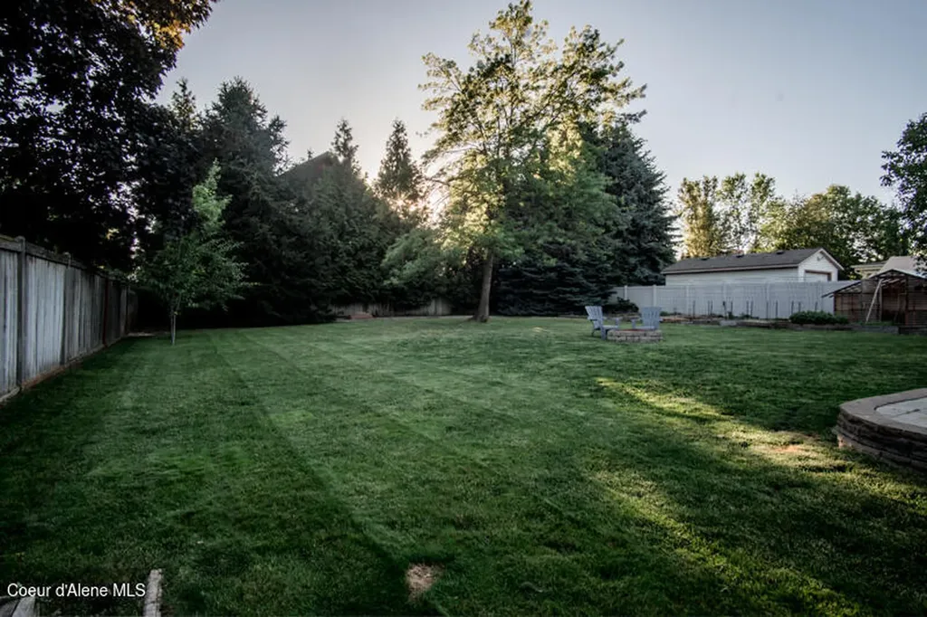8579 N Cloverleaf Drive Hayden ID 83835