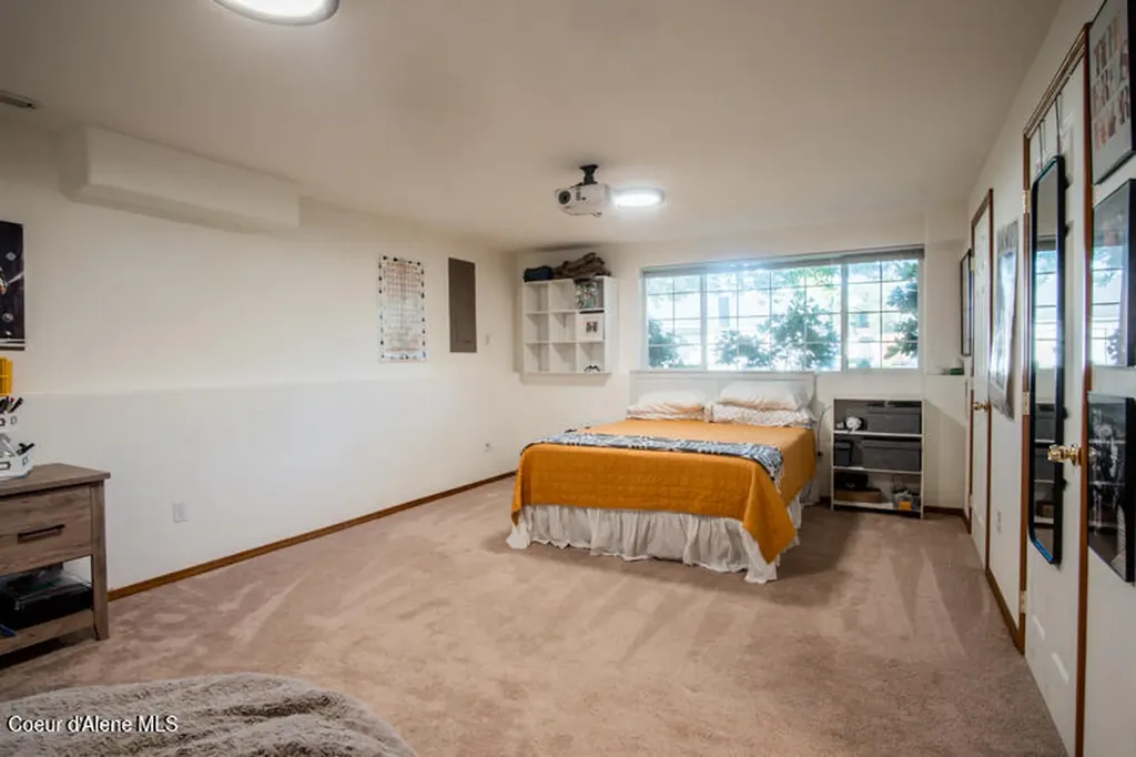 8579 N Cloverleaf Drive Hayden ID 83835