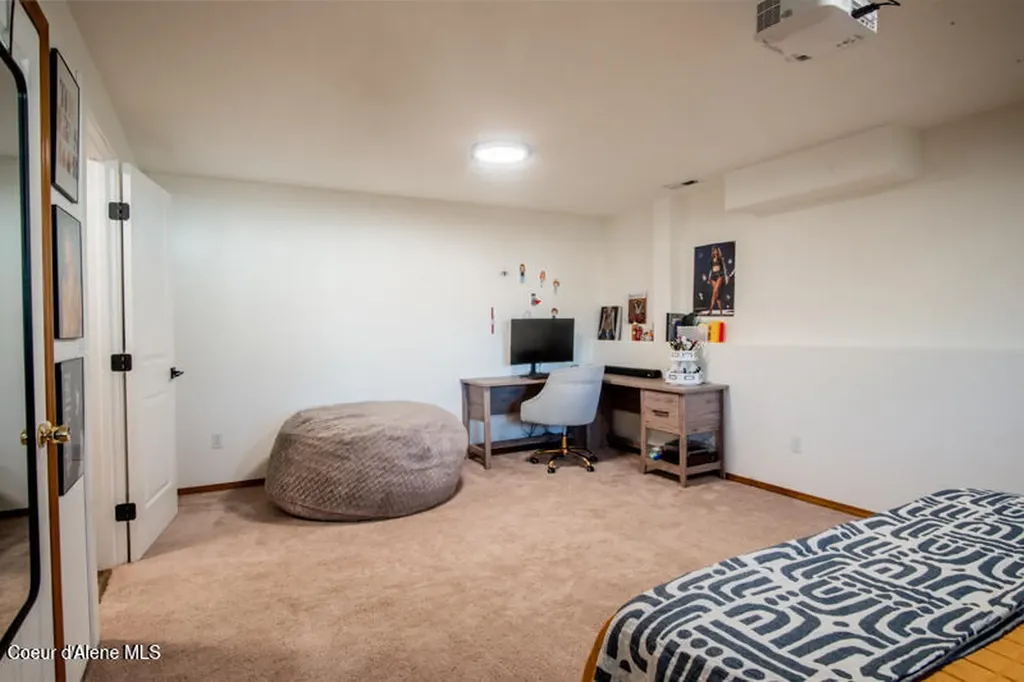 8579 N Cloverleaf Drive Hayden ID 83835