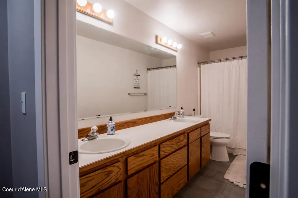 8579 N Cloverleaf Drive Hayden ID 83835