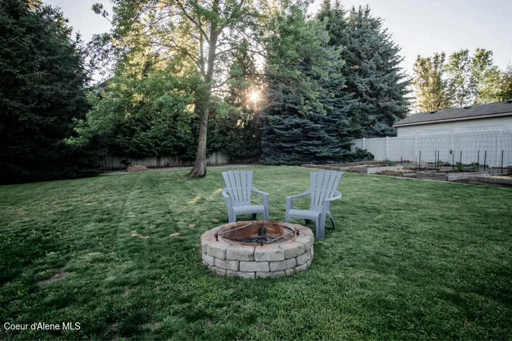 8579 N Cloverleaf Drive Hayden ID 83835