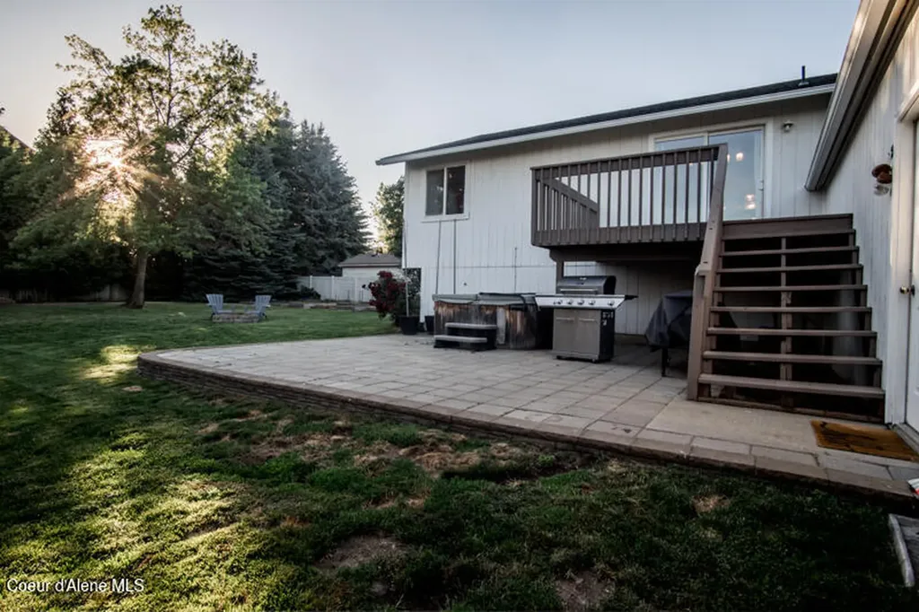 8579 N Cloverleaf Drive Hayden ID 83835