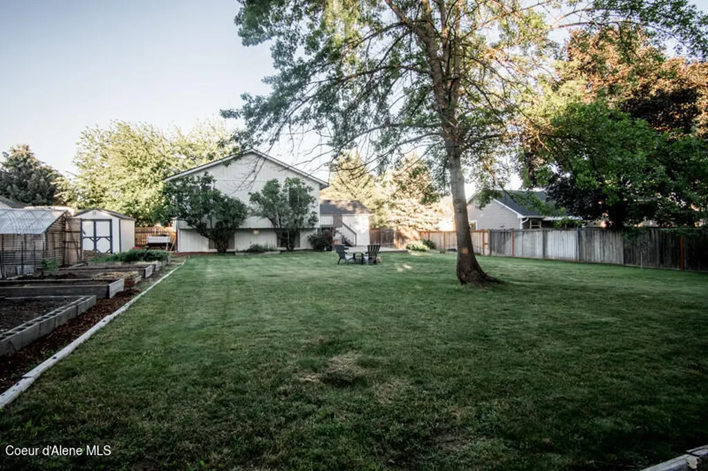 8579 N Cloverleaf Drive Hayden ID 83835
