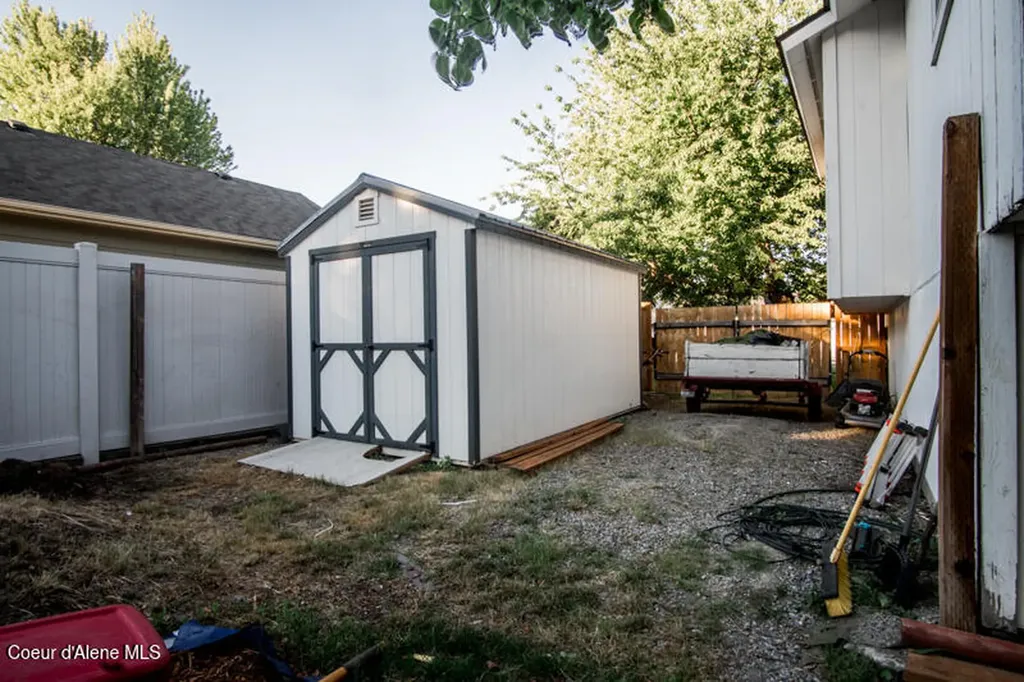 8579 N Cloverleaf Drive Hayden ID 83835