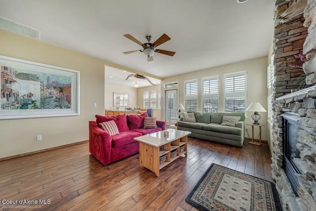 46700 E Highway 200 Hope ID 83836