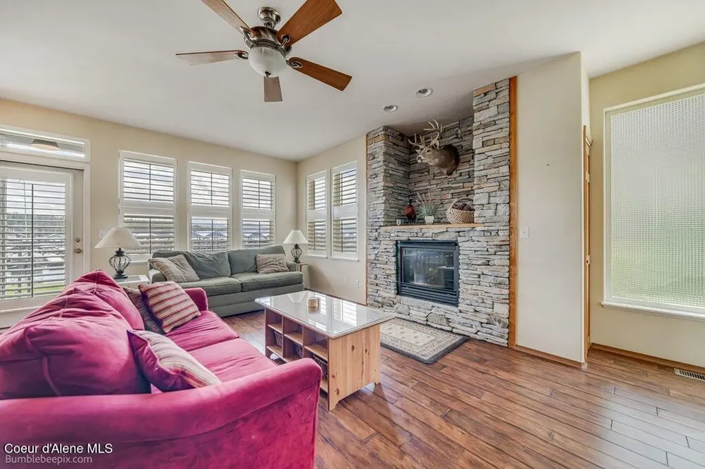 46700 E Highway 200 Hope ID 83836