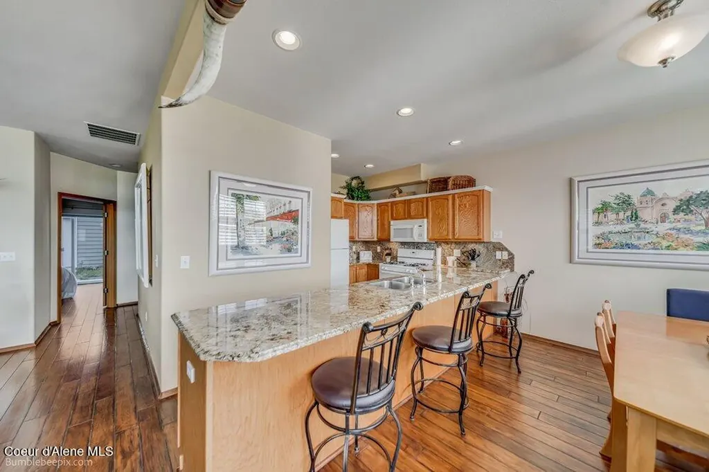 46700 E Highway 200 Hope ID 83836