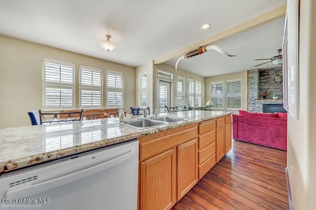 46700 E Highway 200 Hope ID 83836