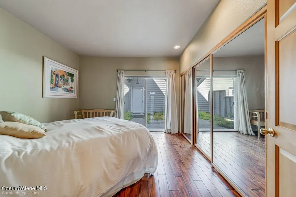 46700 E Highway 200 Hope ID 83836