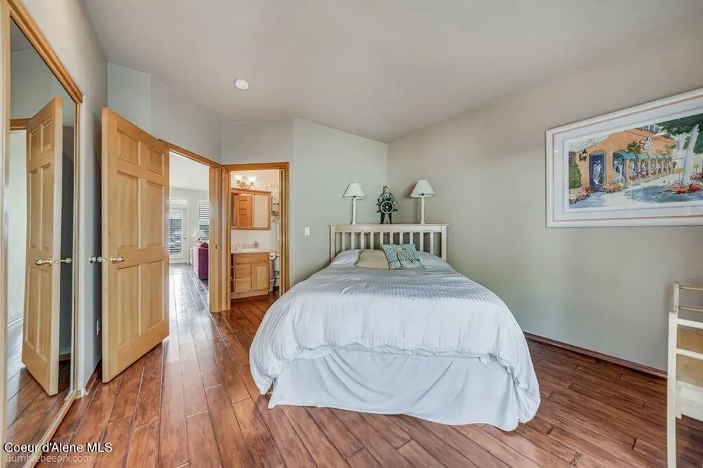 46700 E Highway 200 Hope ID 83836
