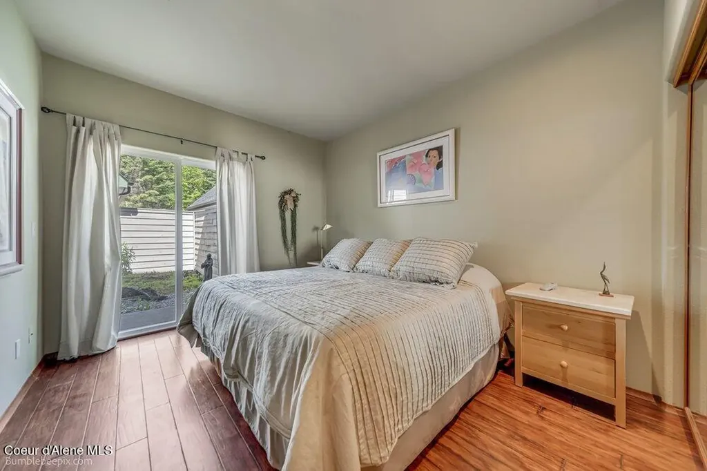 46700 E Highway 200 Hope ID 83836
