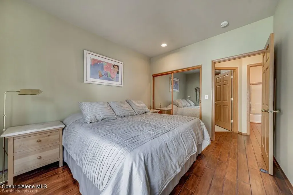 46700 E Highway 200 Hope ID 83836