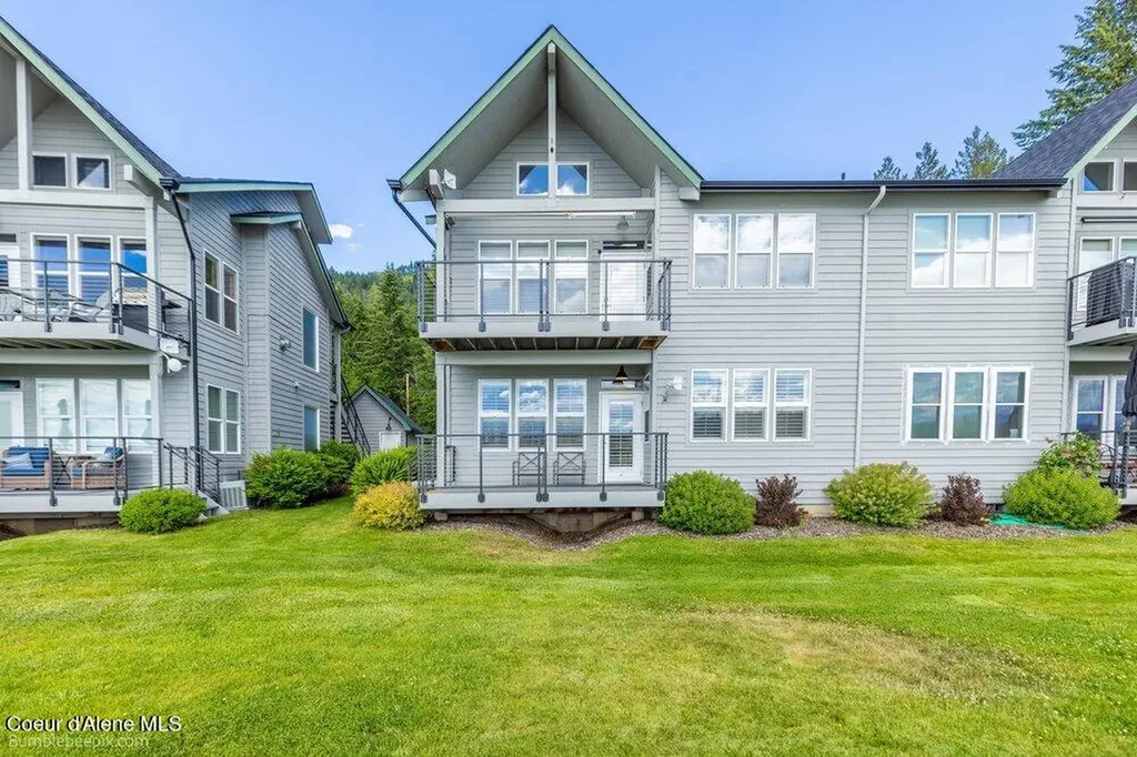 46700 E Highway 200 Hope ID 83836