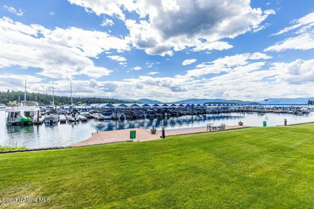46700 E Highway 200 Hope ID 83836