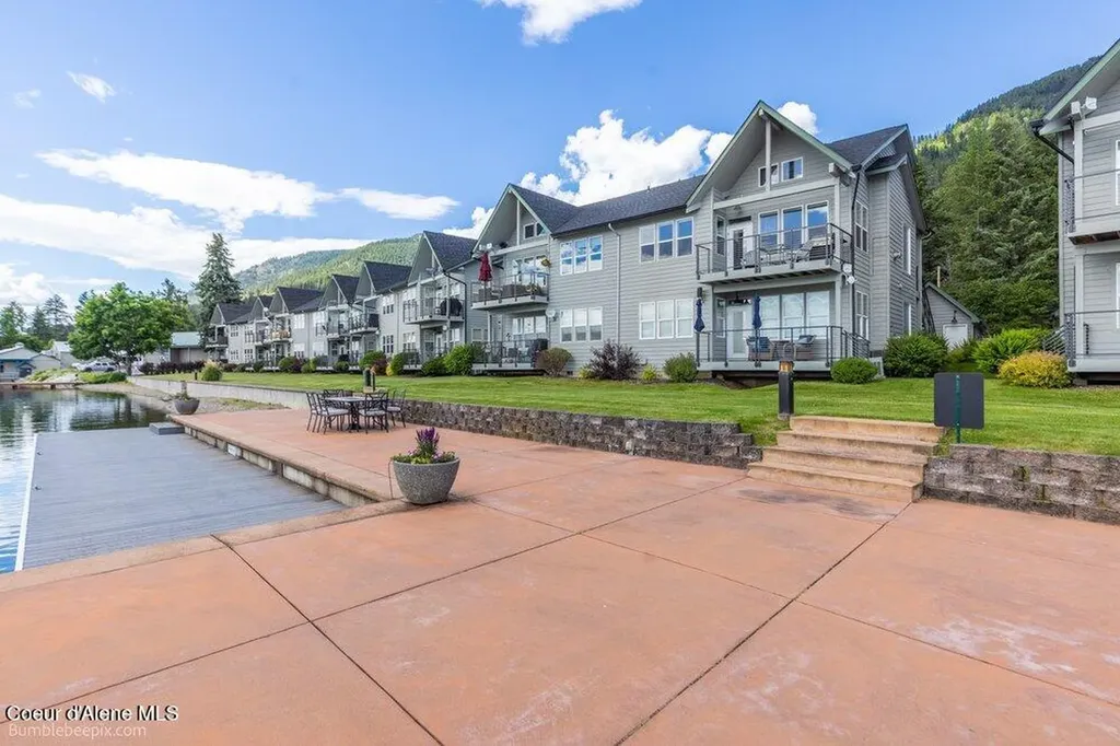 46700 E Highway 200 Hope ID 83836